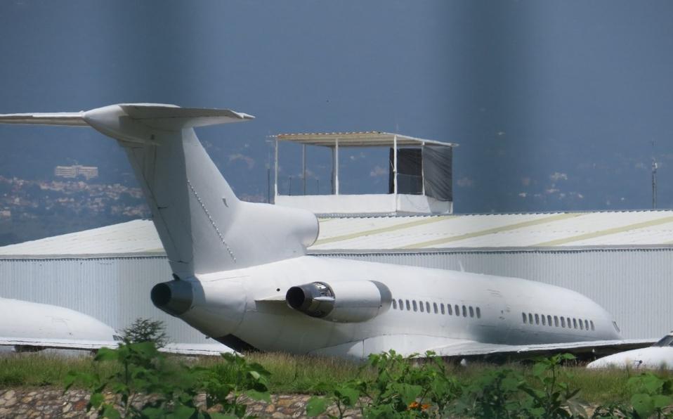 Morelos busca vender avión abandonado en aeropuerto