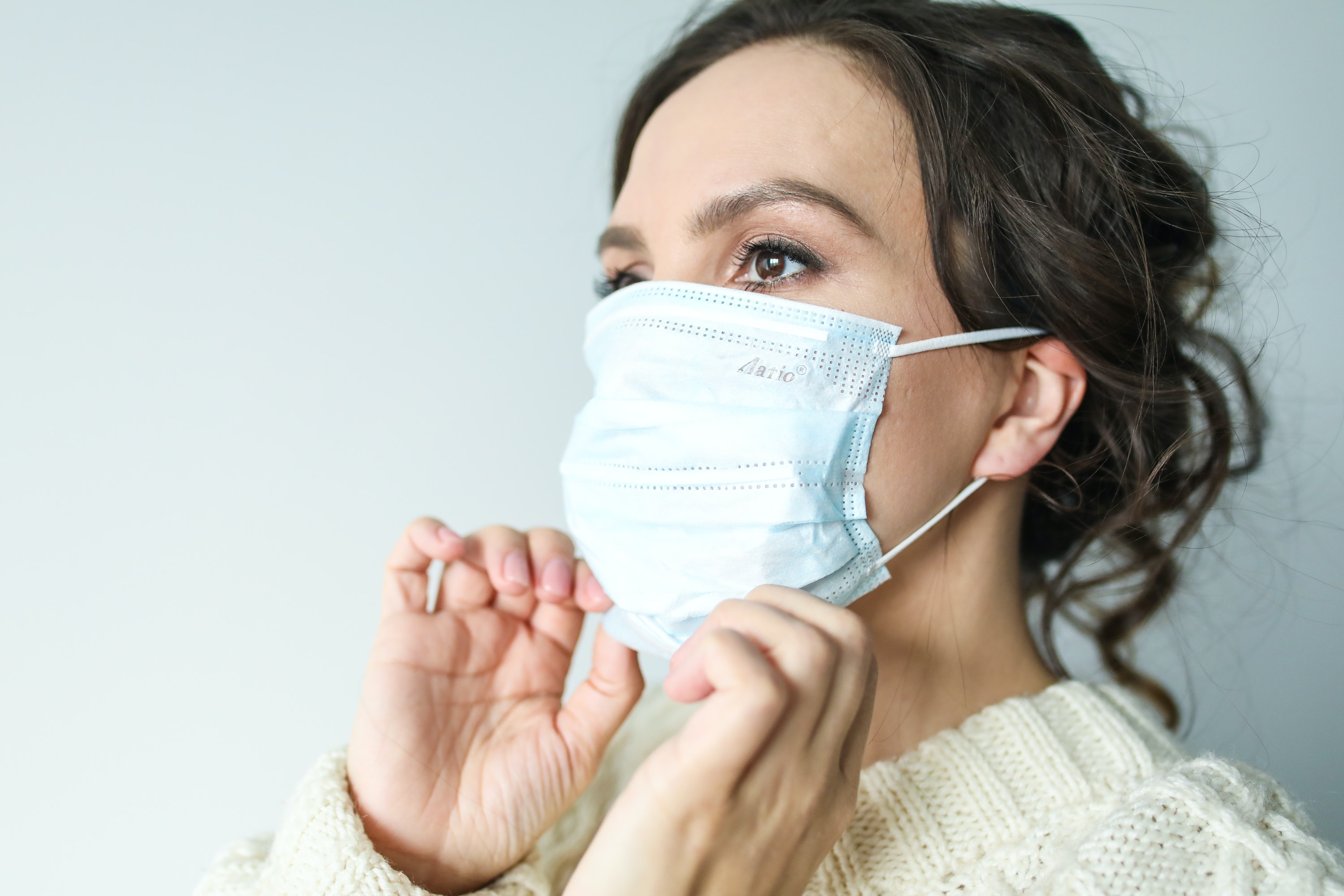 ¿Quieres pedir a alguien educadamente que use mascarilla? Te decimos cómo puedes hacerlo