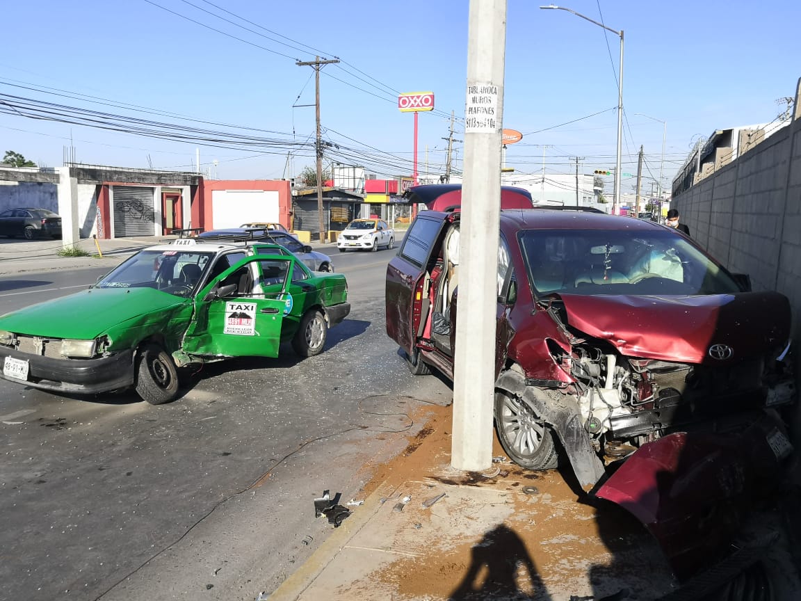 Taxista da vuelta prohibida y resulta lesionado al ser impactado por ...