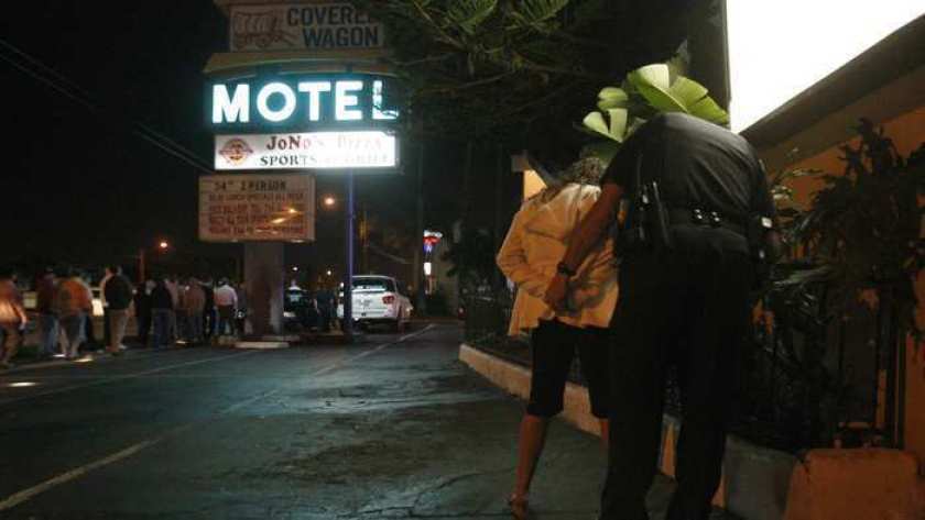 Arrestan a 64 y liberan a 2 mujeres durante operación de tráfico sexual en California