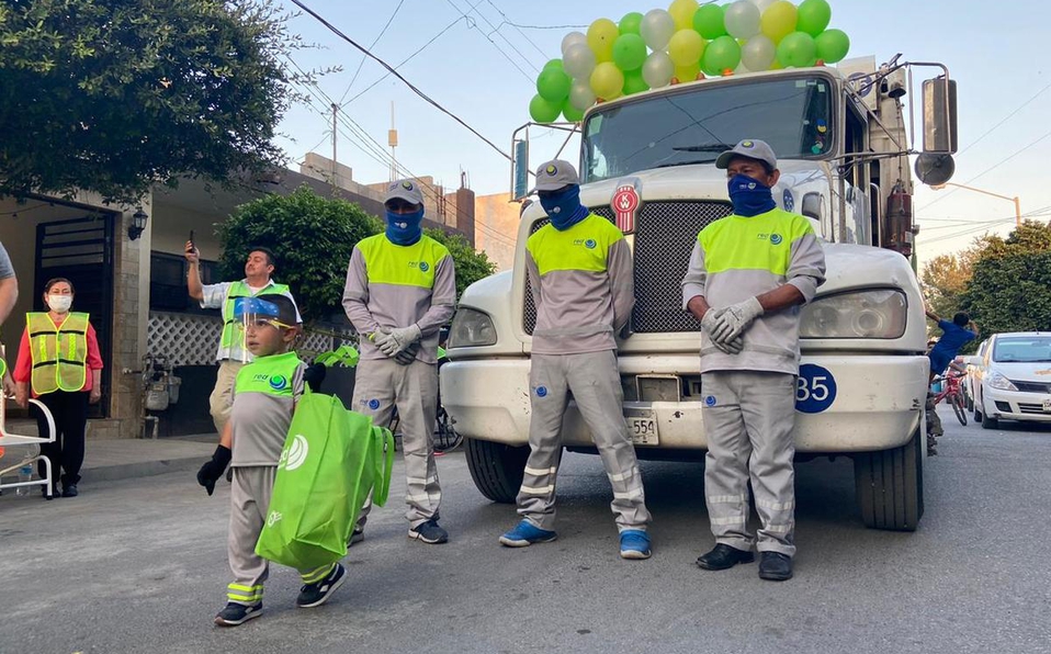 Niño regiomontano celebra su cumpleaños con temática de sus superhéroes: los recolectores de basura