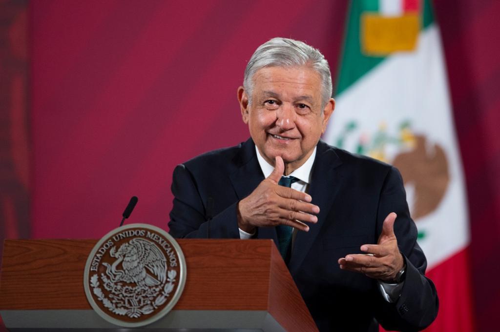 AMLO pide a su esposa conseguir el penacho de Moctezuma