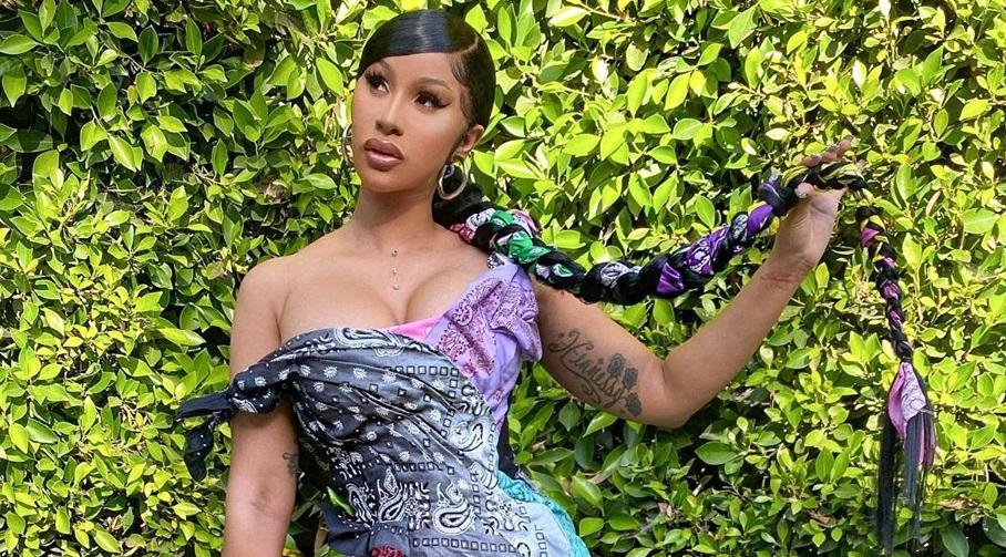 Comparte Cardi B, por error, foto íntima