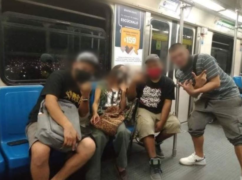 Telediario noticia Difunden fotos de jóvenes grafiteando interior de los vagones del Metro  