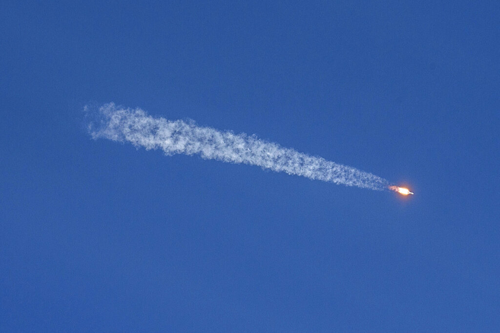 Astronautas regresan a la Tierra desde la EEI