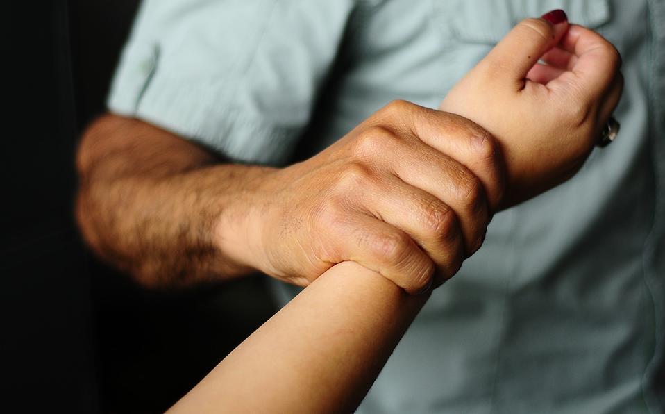 Mujer quería otro hijo, así que permitió que hombre abusará sexualmente de su hija