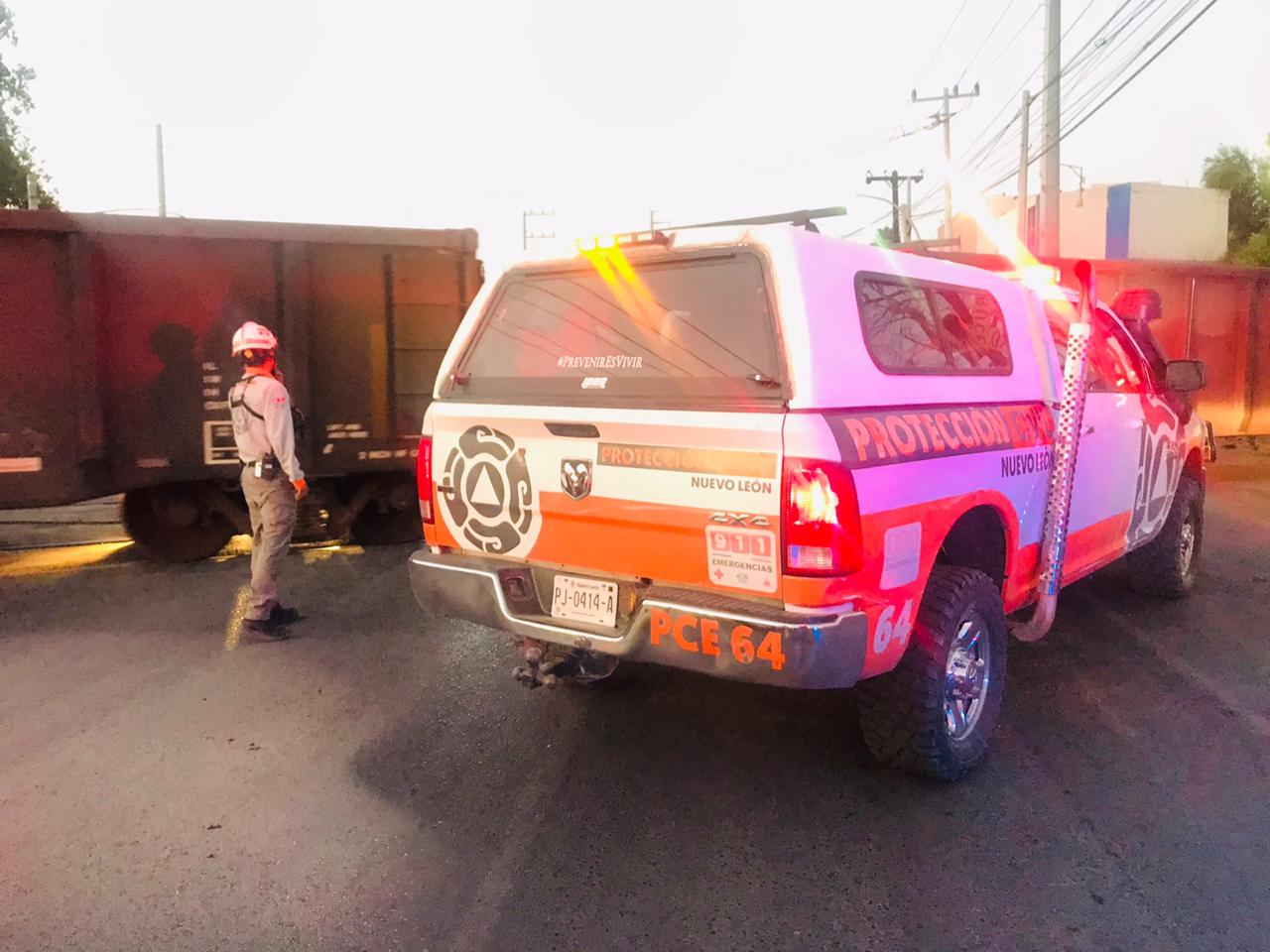 Mujer pierde tres dedos al intentar pasar entre los vagones de un tren detenido
