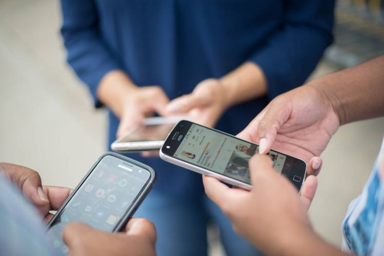 “Dile a mi esposa que no se puede reparar”, infiel trata de evitar que arreglen su celular