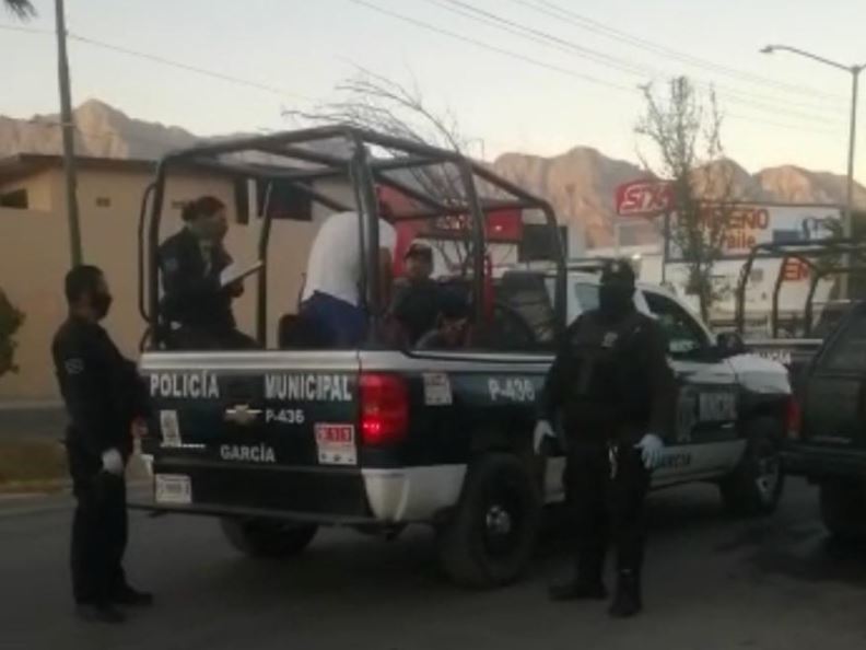 Telediario noticia Detienen a 18 personas en García por no portar el cubrebocas en la vía pública
