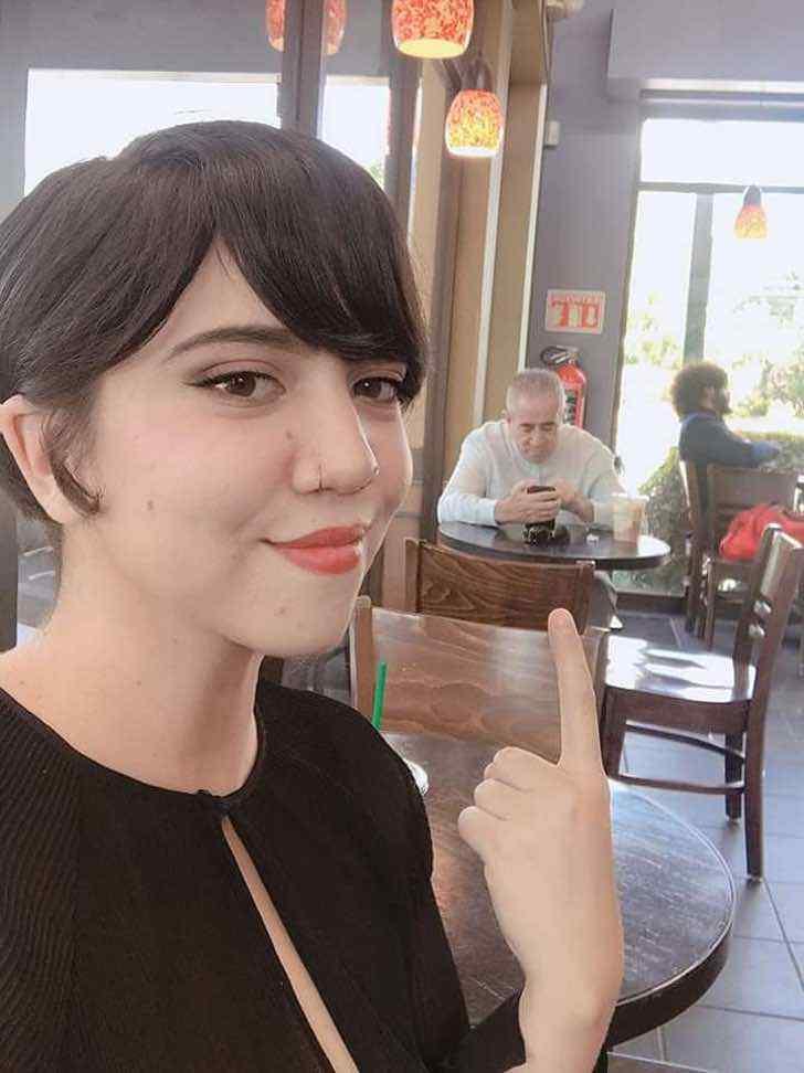 Padre acompaña a su hija a cita de Tinder ¡se vuelve viral!