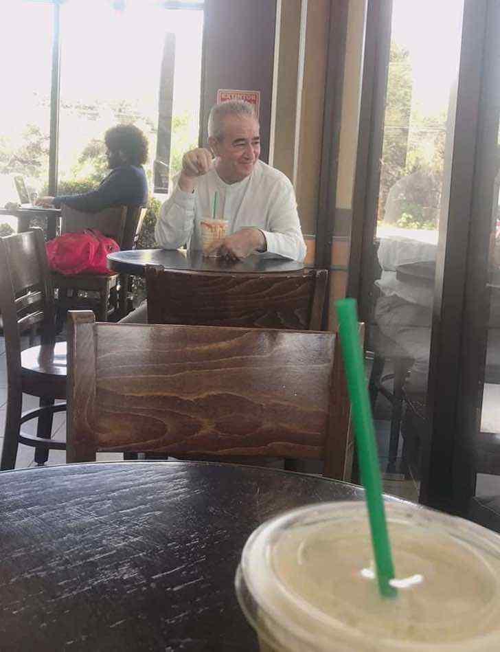 Padre acompaña a su hija a cita de Tinder ¡se vuelve viral!