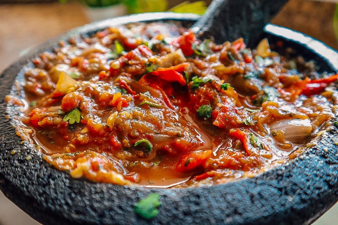 ¡Acompaña tu comida con una buena Salsita molcajeteada! 