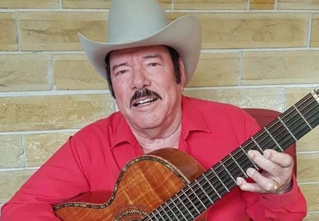 Ahí la lleva el viejón: Comparten actualización de salud de Lalo Mora
