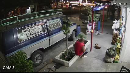Titularia noticia El percance, ocurrió en el cruce de las avenidas Afganistán y calle Mallí, en donde el conductor del vehículo de dos ruedas term