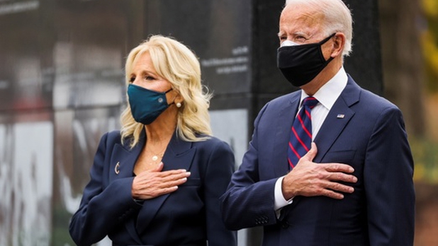 Trump aparece por primera vez en público tras virtual triunfo de Biden en elecciones
