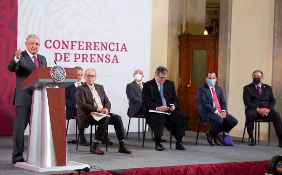 AMLO dice que hablará con empresarios sobre reforma contra outsourcing