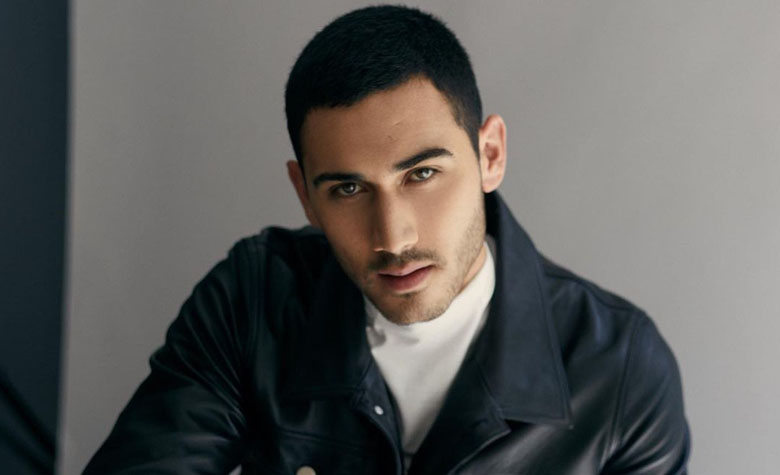 ¡Sin etiquetas! Alex Speitzer posa para revista en vestido