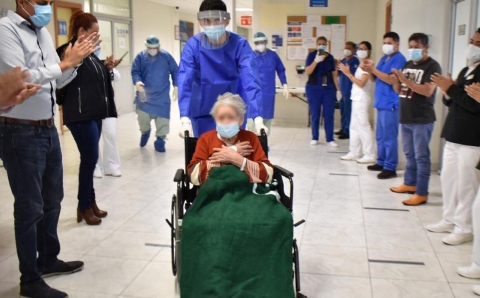 Mujer mexicana de 97 años logra vencer el COVID-19