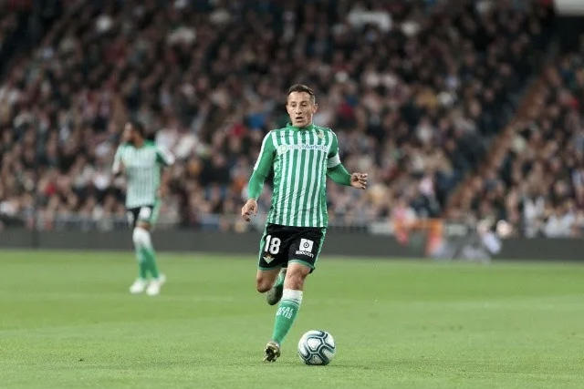 Andrés Guardado da positivo a coronavirus