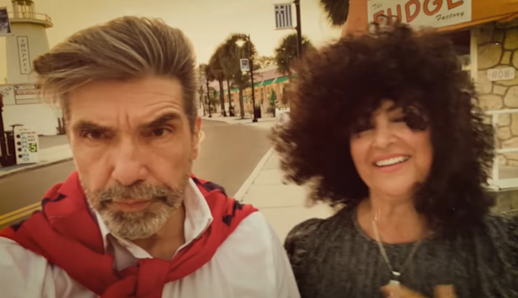 Desean Amanda Miguel y Diego Verdaguer una 'Happy Christmas'