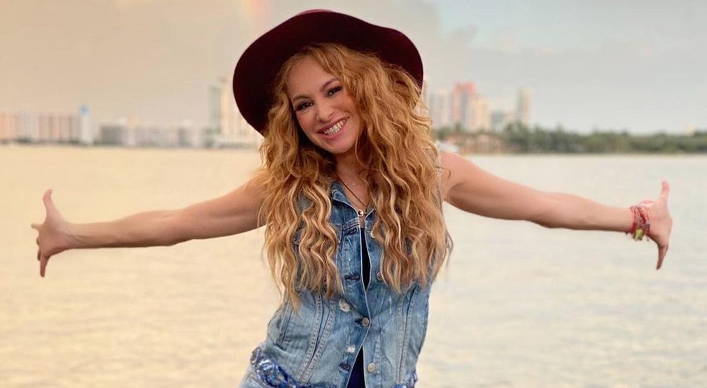 ¿Mala situación económica?: Paulina Rubio cobra tres mil pesos por saludo