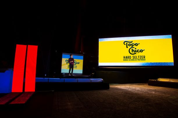 Topo Chico Hard Seltzer presentó el unboxing más grande del 2020