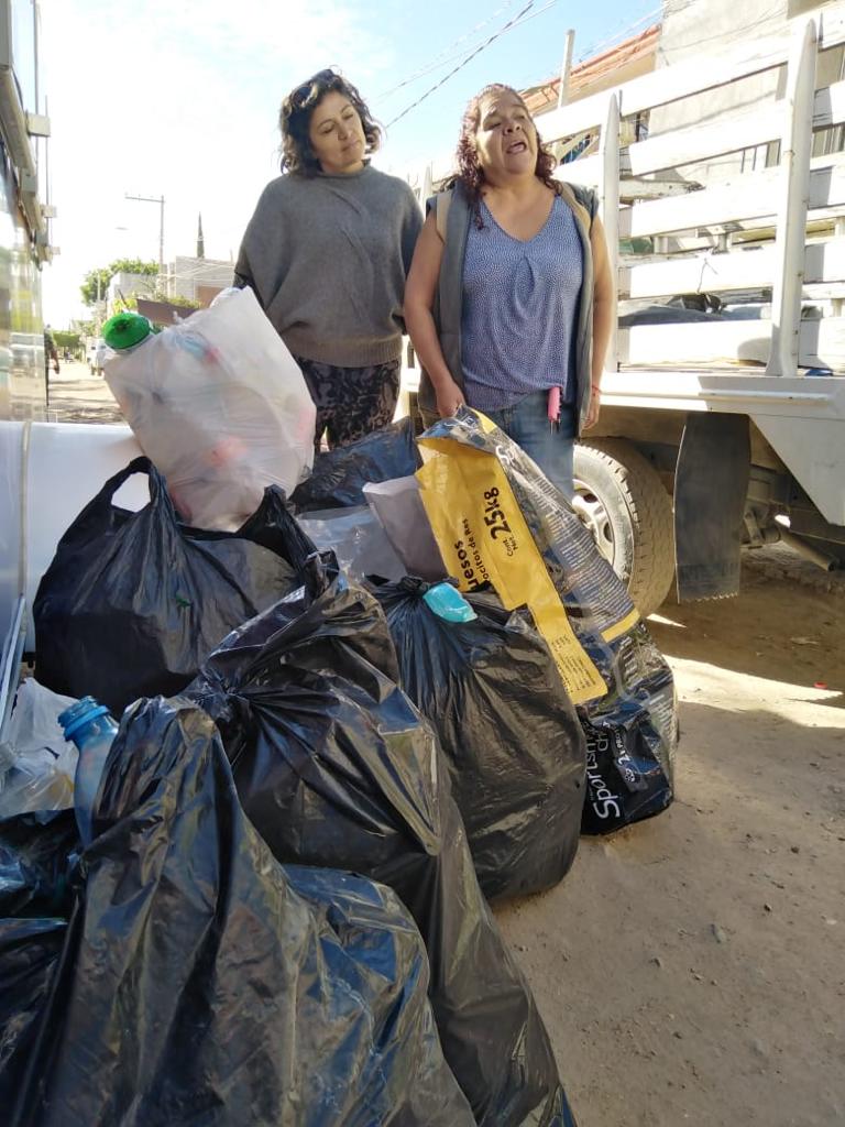 Intercambia SIAP nochebuenas por basura en León