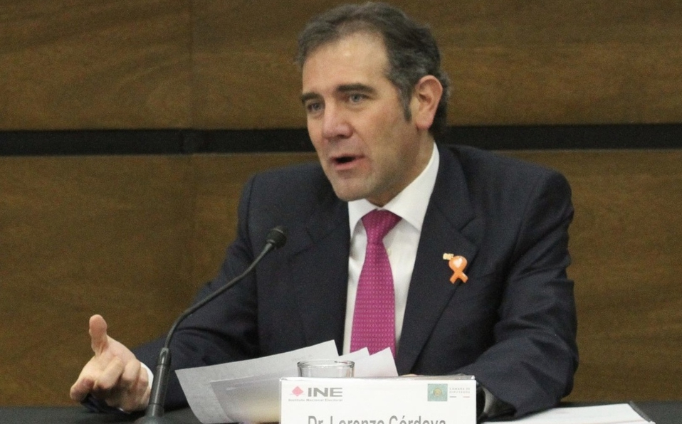 Usar redes sociales para difundir mentiras, amenaza a la democracia: Lorenzo Córdova