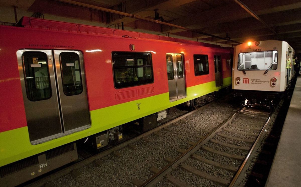 Rescatan a hombre que se lanzó a las vías del Metro de la Línea 12