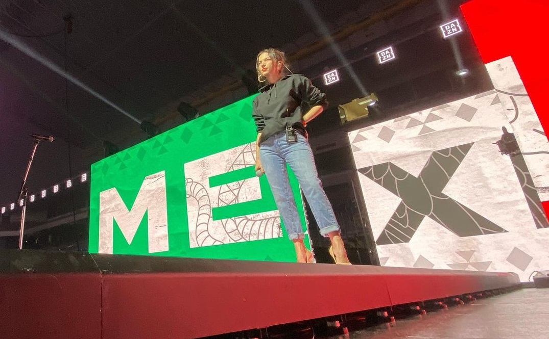 Divide Paty Cantú opiniones con su interpretación del Himno Nacional