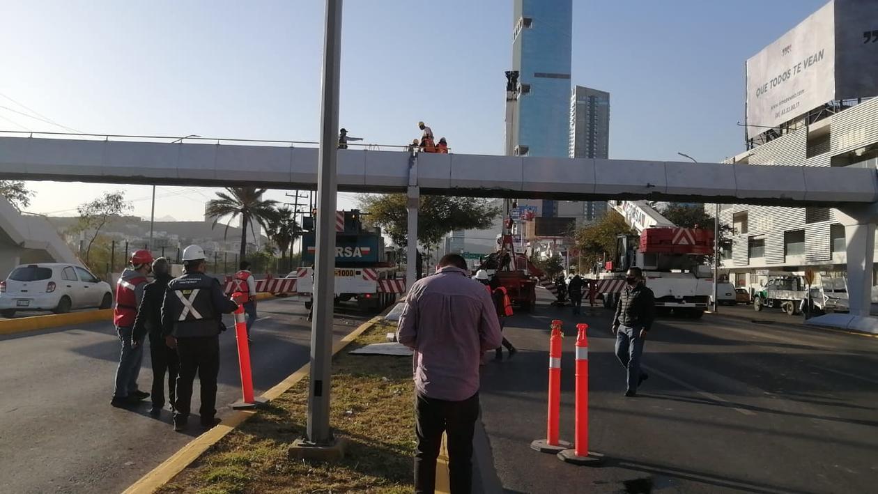 Cierran por completo la avenida Constitución para retirar un puente ...