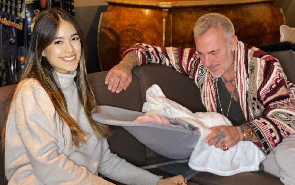 Gianluca Vacchi y Sharon Fonseca presentan a su hija; revelan que la pequeña nació con una anomalía congénita