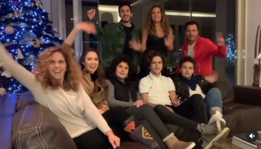 En vísperas de Navidad, Lucero se deja ver en compañía de su hijo José Manuel