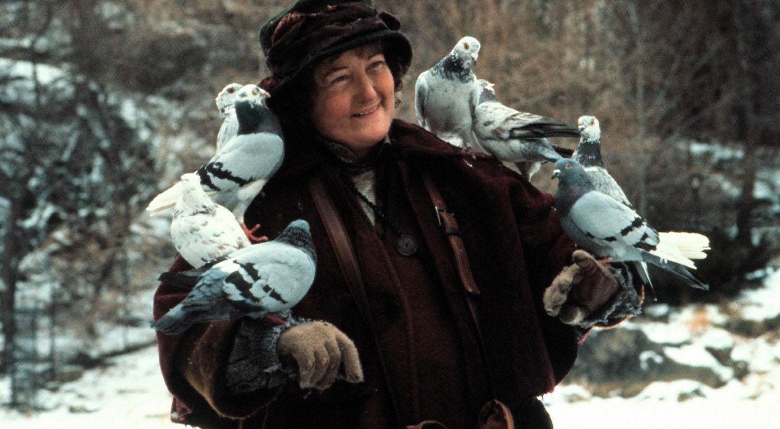 No hay nadie para abrazar o sonreír: Así será la Navidad de la señora de las palomas de 'Mi Pobre Angelito'
