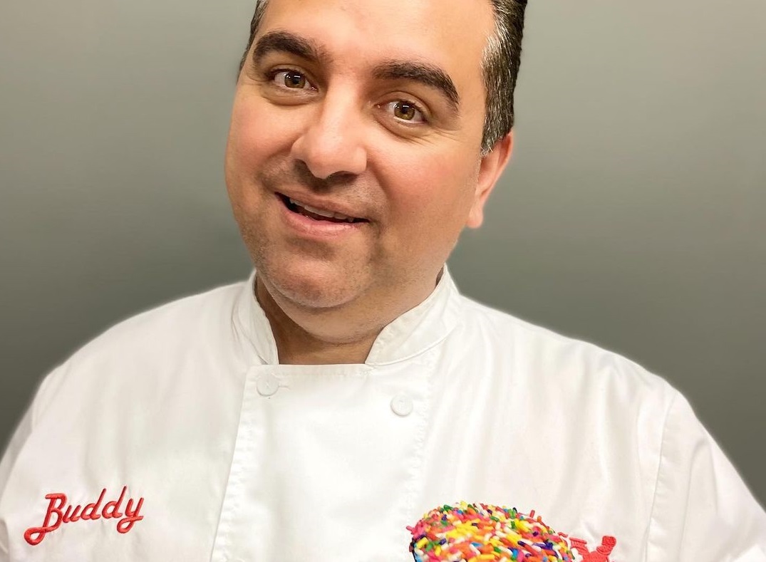Muestra Buddy, de 'Cake Boss', evolución en su mano