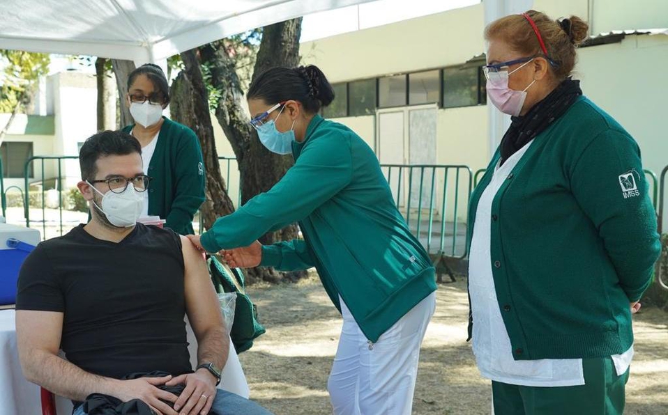 IMSS anuncia vacunación masiva en la Ciudad de México contra Covid-19