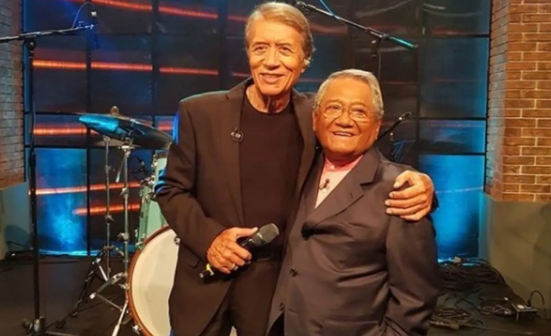 Napoleón rompe en llanto por partida la de Armando Manzanero