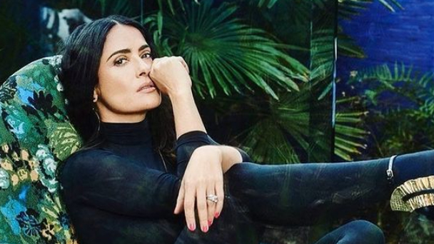 Salma Hayek presume sus atributos en INCREÍBLE bikini&nbsp;