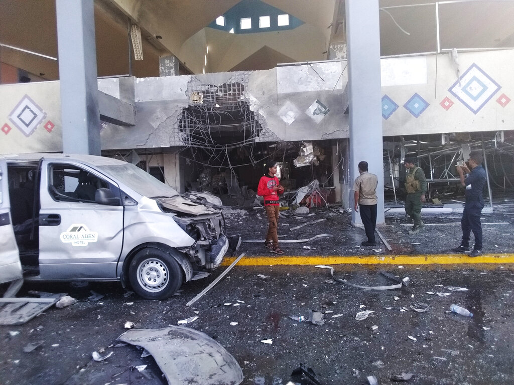 Explosión en aeropuerto de Yemen deja 22 muertos 