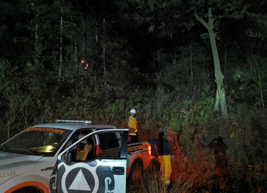 Controlan incendio en la sierra de Santiago tras 3 días combate