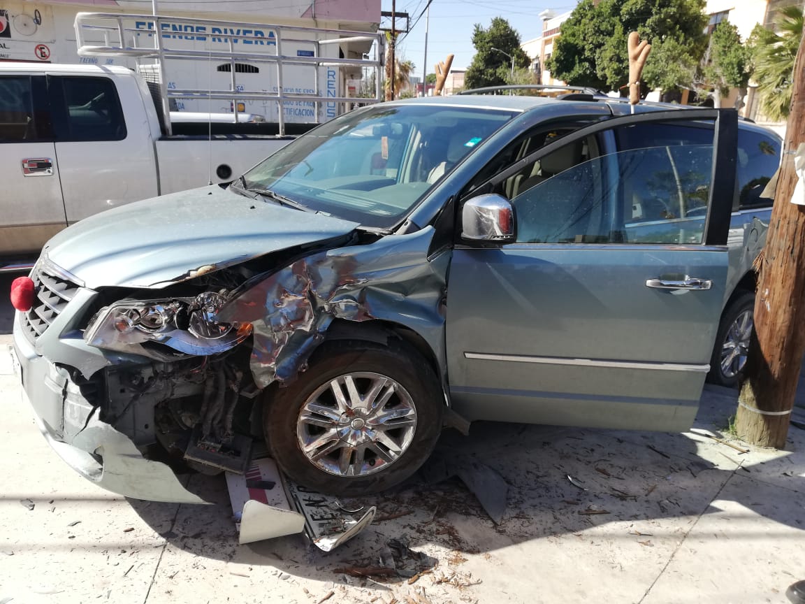 Por tercera ocasión en menos de una semana, se registró accidente entre la Treviño y Allende