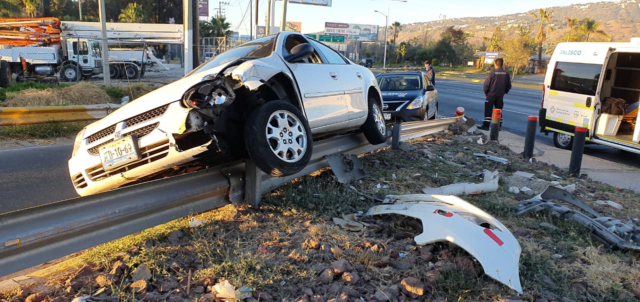 Mezcla de alcohol y volante se hace presente en Guadalajara y provoca dos accidentes