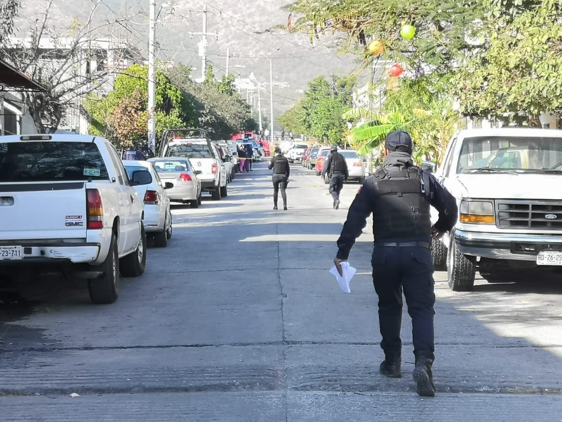 Indagan posible ajuste de cuentas en asesinato de tres hombres en la colonia Mirador