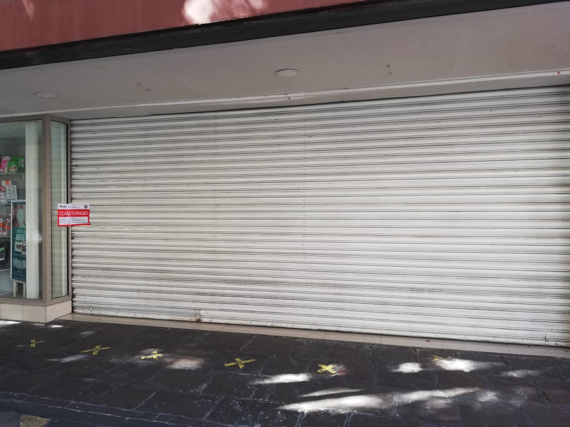 Clausuran tienda departamental en calle 5 de mayo por incumplir decreto