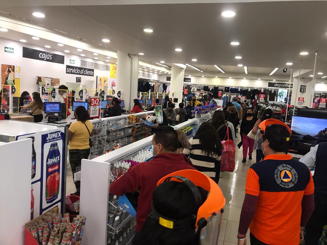 Clausuran tienda departamental en calle 5 de mayo por incumplir decreto