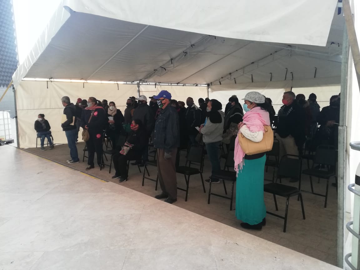 Decenas de personas aprovecharon descuentos y acudieron a pagar su predial