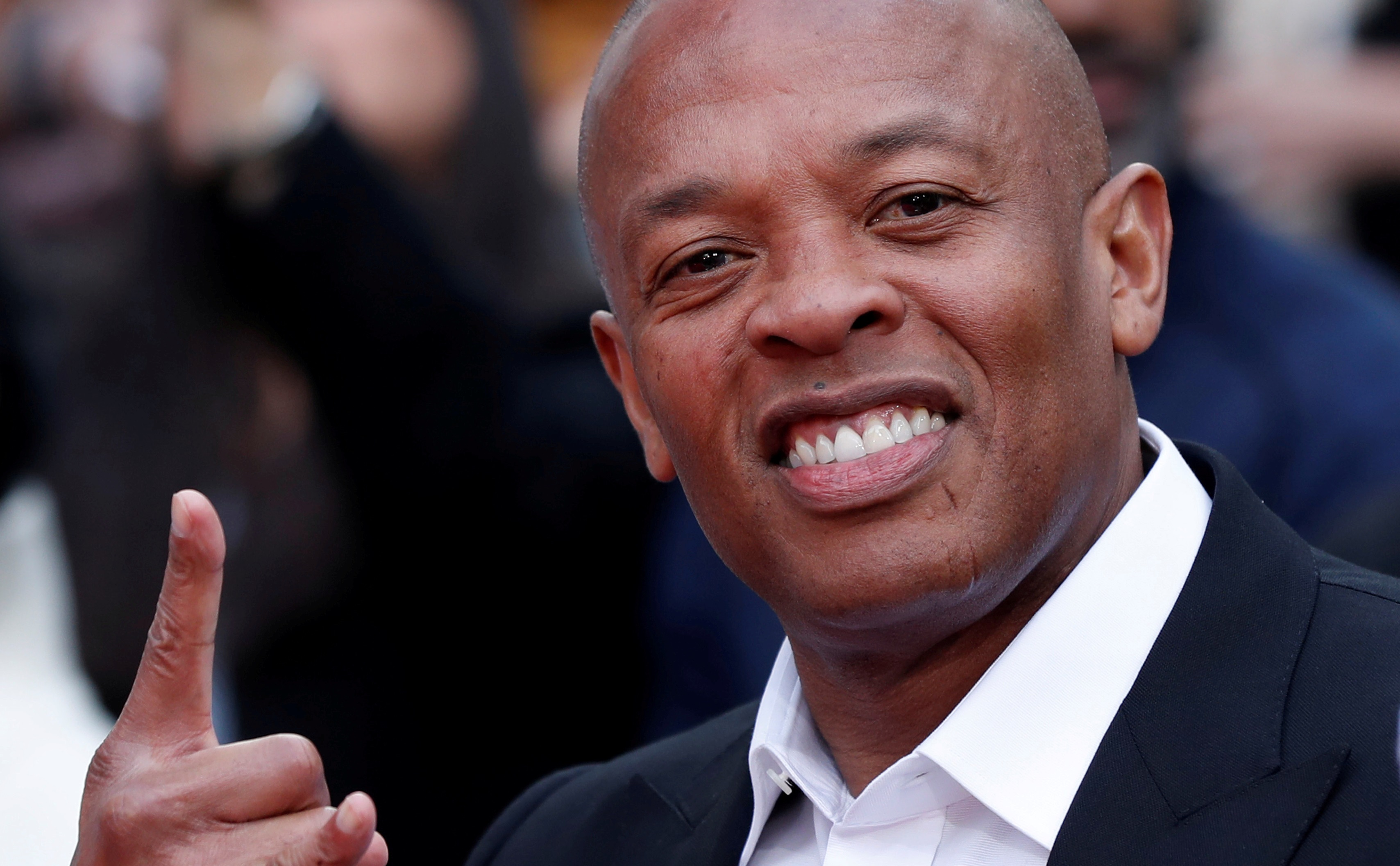 Hombres ingresan a la casa de Dr. Dre tras enterarse que estaba hospitalizado
