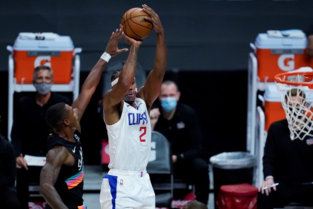 Kawhi Leonard volvió a fallar con la oportunidad de empatar o ganar el partido