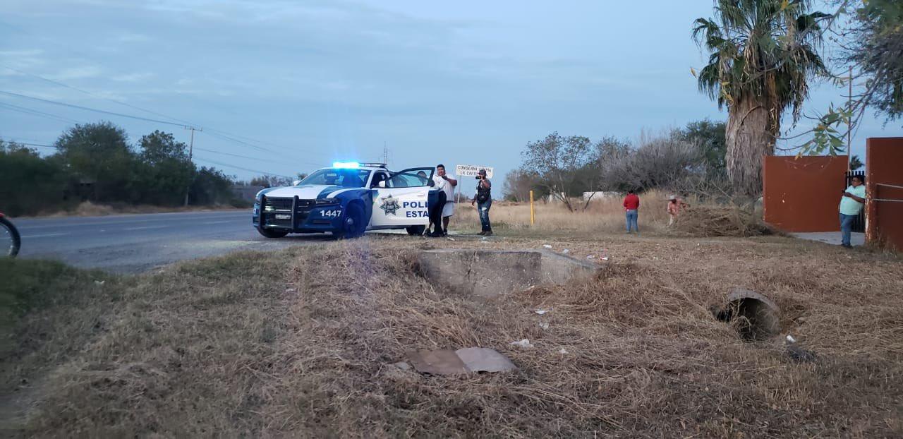 Encuentran a mujer caminando con bebé al interior de una maleta