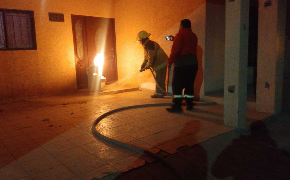 Calentón de gas explota y arde en llamas en casa de Lerdo